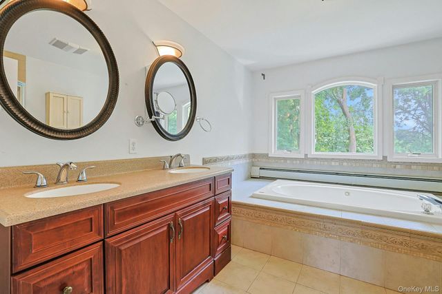 92 Scotland Hill Road, Chestnut Ridge, NY 10977
