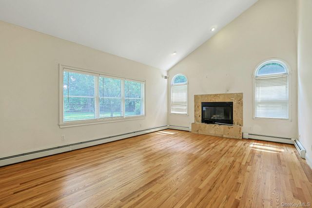 92 Scotland Hill Road, Chestnut Ridge, NY 10977