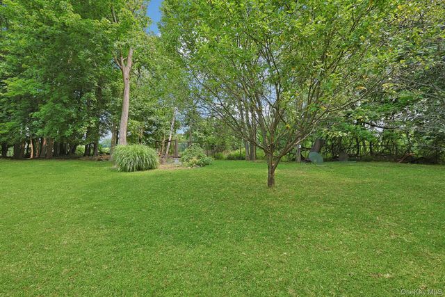 92 Scotland Hill Road, Chestnut Ridge, NY 10977
