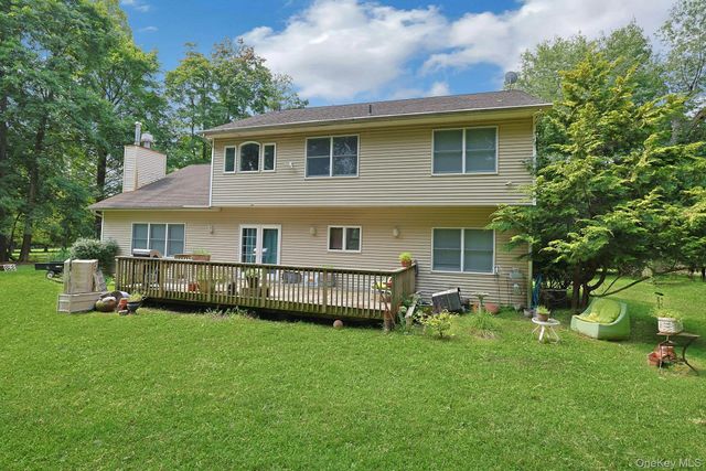 92 Scotland Hill Road, Chestnut Ridge, NY 10977