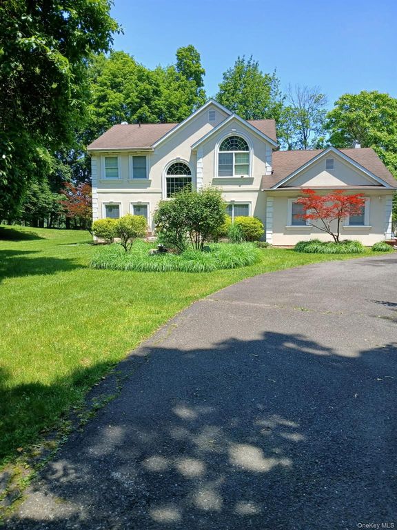 92 Scotland Hill Road, Chestnut Ridge, NY 10977