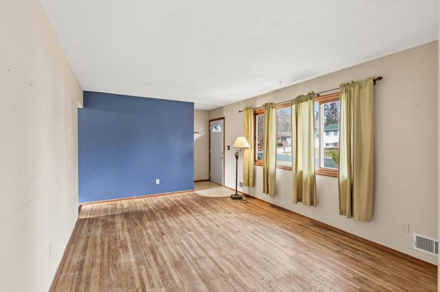 2014 Carnelian Lane, Eagan, MN 55122