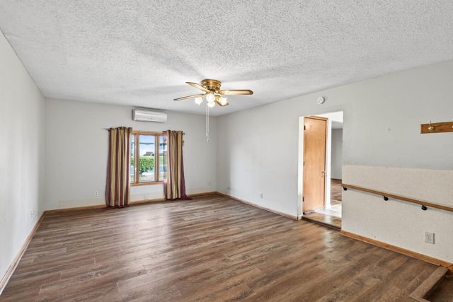 2014 Carnelian Lane, Eagan, MN 55122