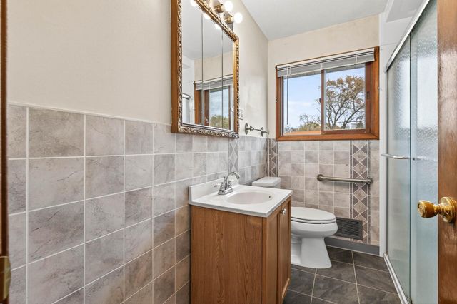 2014 Carnelian Lane, Eagan, MN 55122