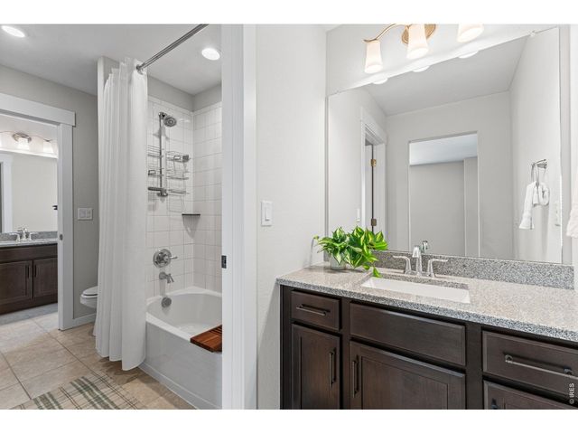 2119 Setting Sun Dr, Windsor, CO 80550