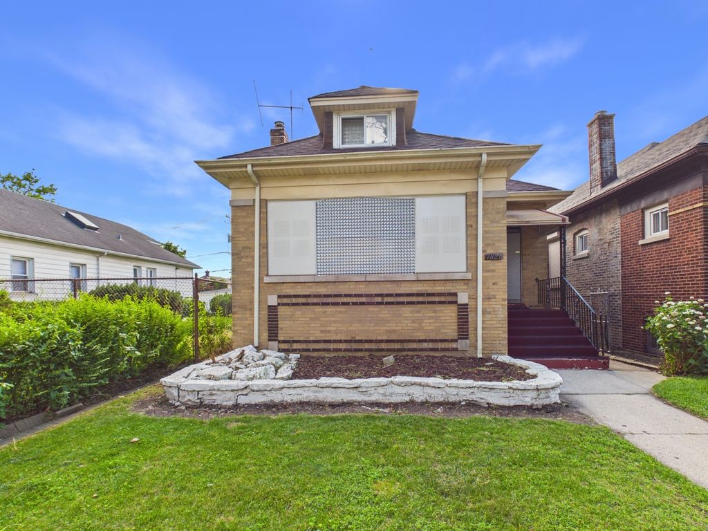 7826 S Paxton Avenue, Chicago, IL 60649 — exterior
