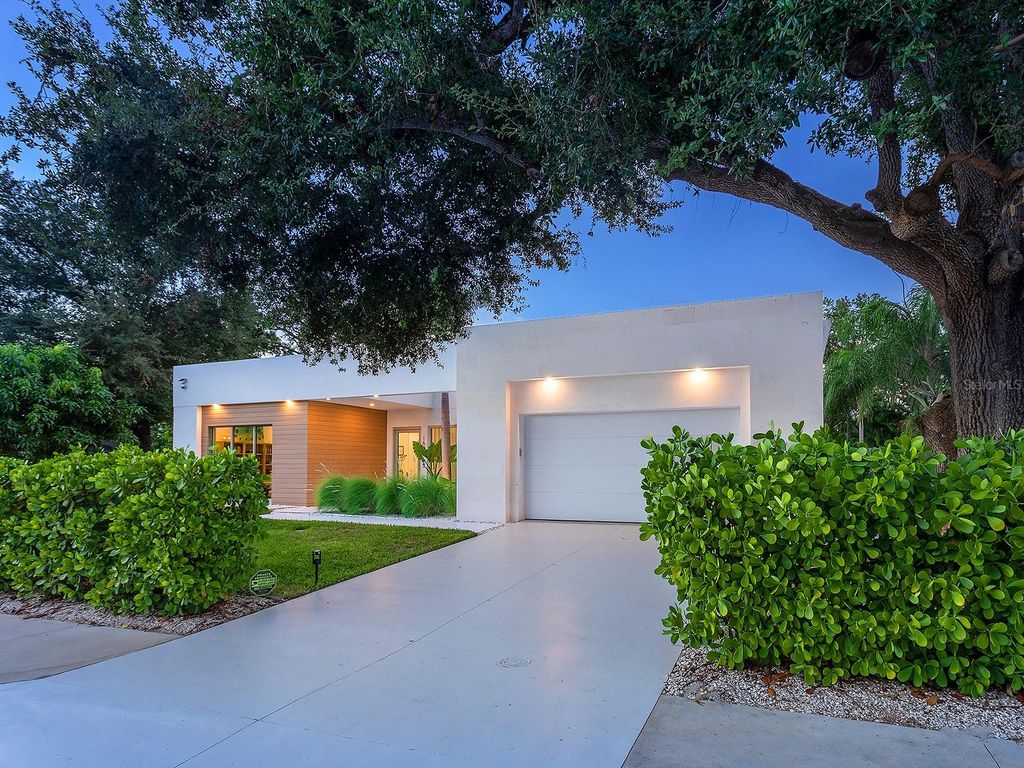 1631 HILLVIEW STREET, Sarasota, FL 34239