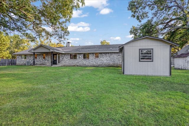 108 W College Street, Leonard, TX 75452