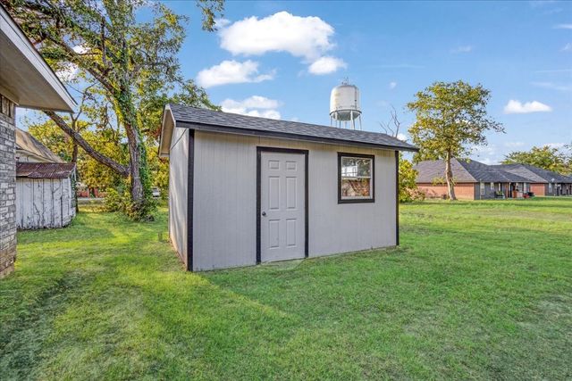 108 W College Street, Leonard, TX 75452