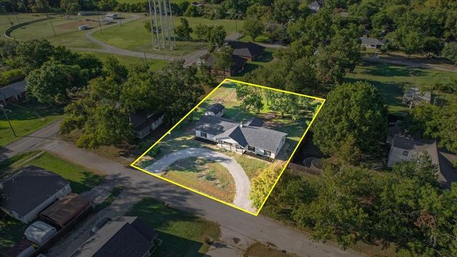 108 W College Street, Leonard, TX 75452