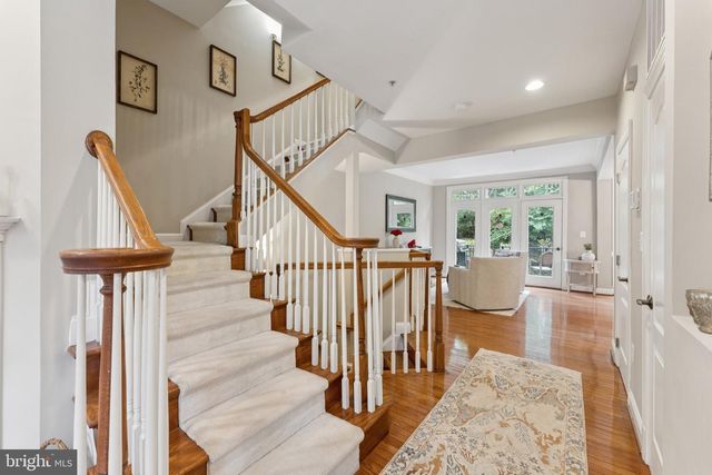 1627 COLONIAL HILLS DR, Mclean, VA 22102
