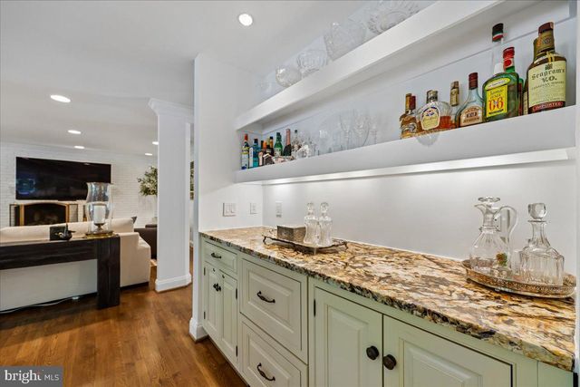6904 EARLSGATE WAY, North Bethesda, MD 20852