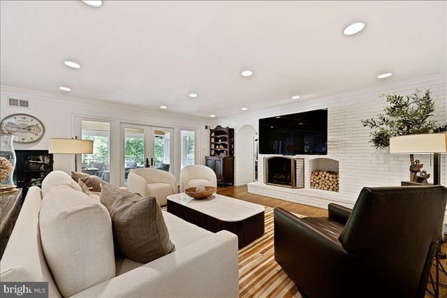 6904 EARLSGATE WAY, North Bethesda, MD 20852