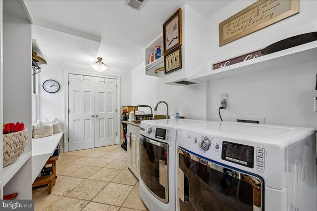 6904 EARLSGATE WAY, North Bethesda, MD 20852