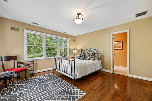 6904 EARLSGATE WAY, North Bethesda, MD 20852
