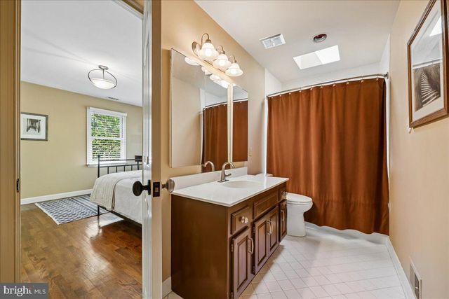 6904 EARLSGATE WAY, North Bethesda, MD 20852