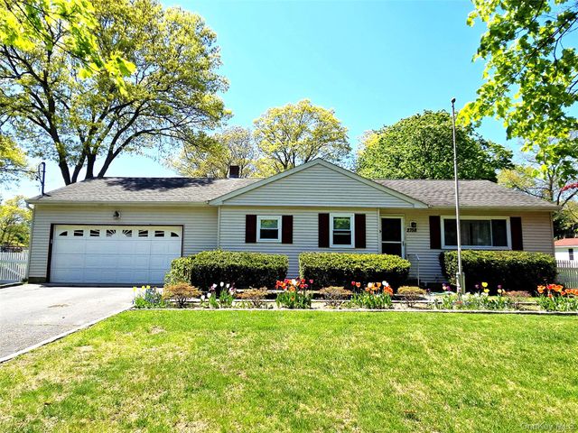 2758 N. Cedar Avenue, Ronkonkoma, NY 11779