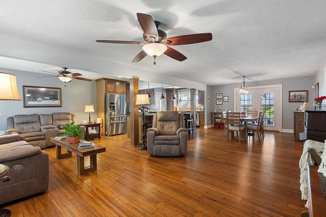 1247 South Pawnee Drive, Springfield, TN 37172