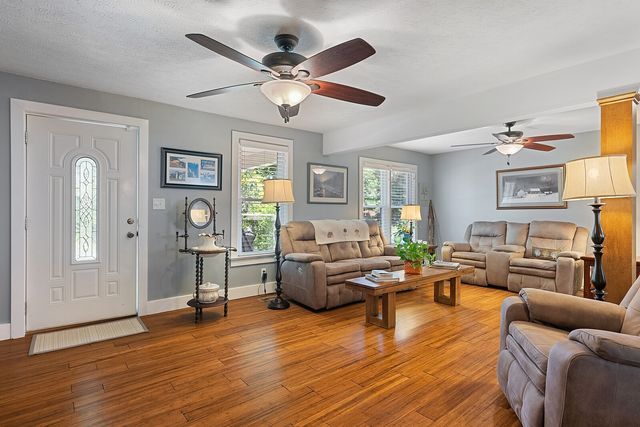 1247 South Pawnee Drive, Springfield, TN 37172