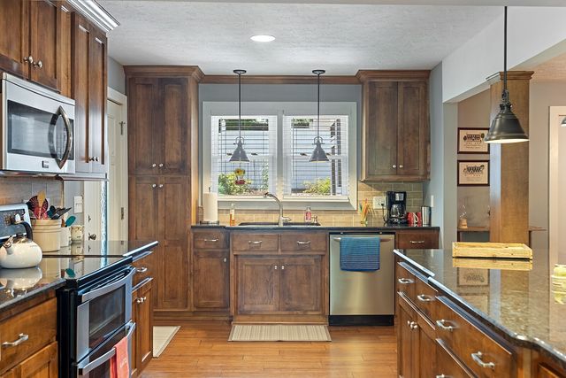 1247 South Pawnee Drive, Springfield, TN 37172