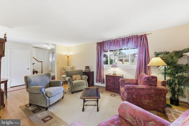 8601 KENILWORTH DR, Springfield, VA 22151