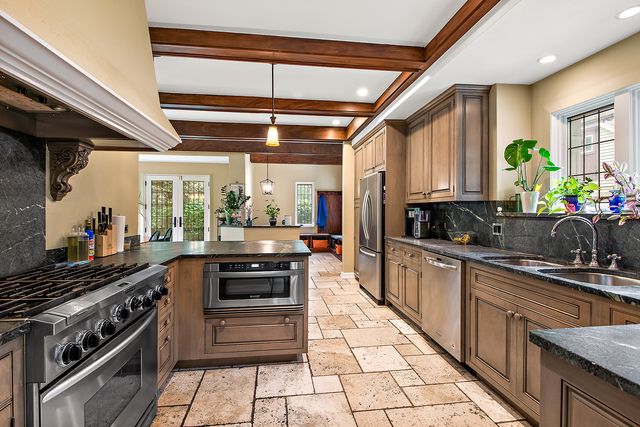 2023-2027 W 108th Place, Chicago, IL 60643