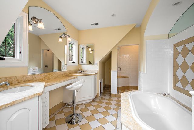 2023-2027 W 108th Place, Chicago, IL 60643