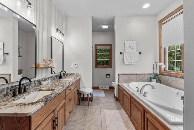 4469 W FIELDWOOD LANE, Appleton, WI 54913