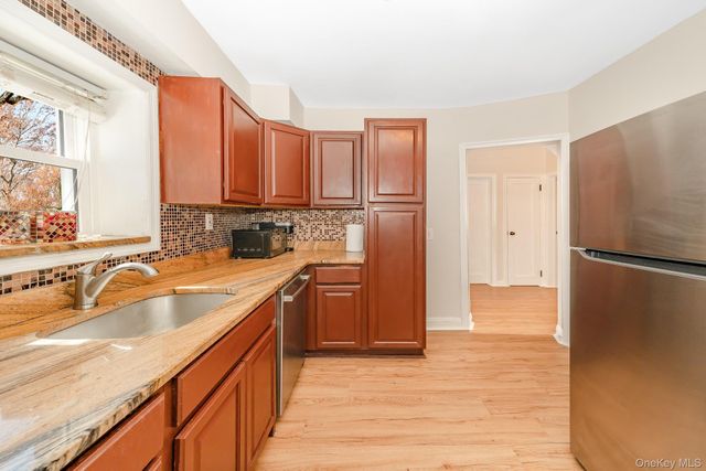 14 Milton Court, Rockville Centre, NY 11570