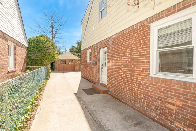 14 Milton Court, Rockville Centre, NY 11570