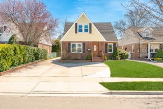 14 Milton Court, Rockville Centre, NY 11570