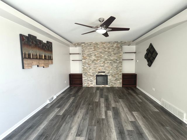 7934 S KOMENSKY Avenue, Chicago, IL 60652