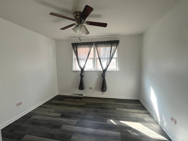 7934 S KOMENSKY Avenue, Chicago, IL 60652