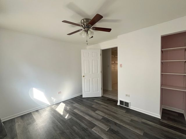 7934 S KOMENSKY Avenue, Chicago, IL 60652