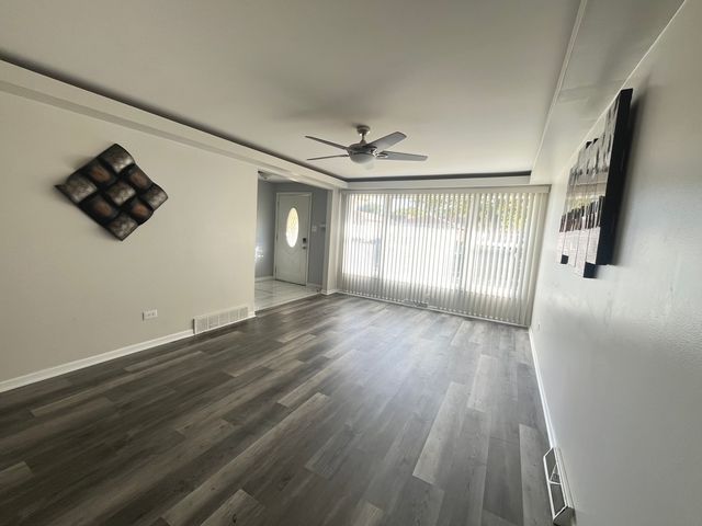 7934 S KOMENSKY Avenue, Chicago, IL 60652