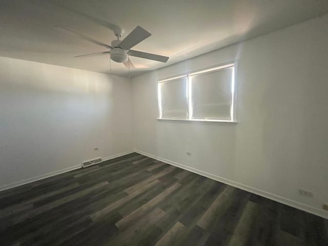 7934 S KOMENSKY Avenue, Chicago, IL 60652