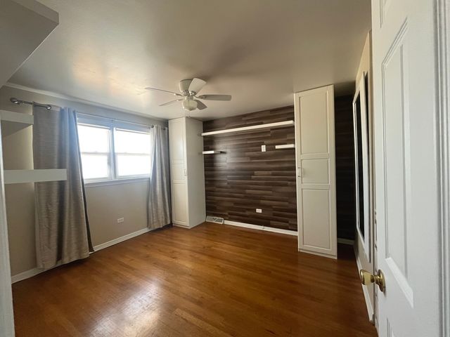 7934 S KOMENSKY Avenue, Chicago, IL 60652
