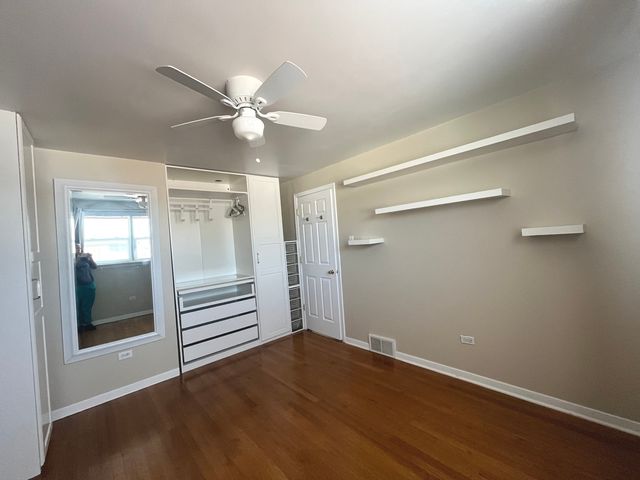 7934 S KOMENSKY Avenue, Chicago, IL 60652