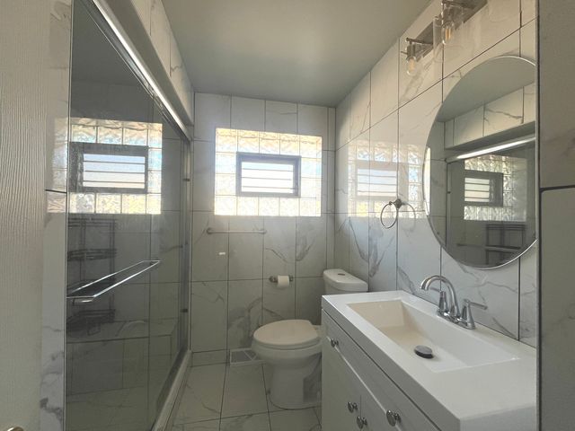 7934 S KOMENSKY Avenue, Chicago, IL 60652