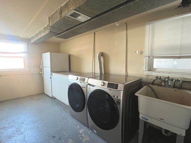 7934 S KOMENSKY Avenue, Chicago, IL 60652