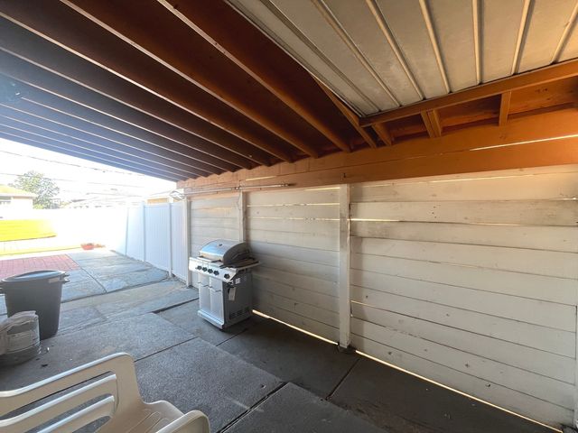 7934 S KOMENSKY Avenue, Chicago, IL 60652