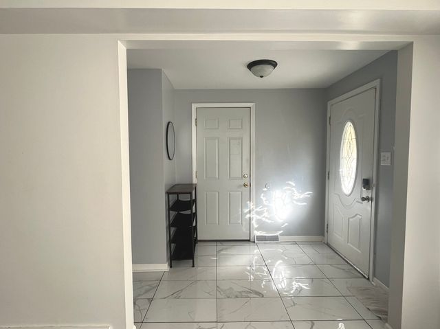 7934 S KOMENSKY Avenue, Chicago, IL 60652