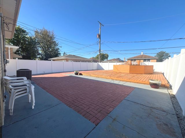 7934 S KOMENSKY Avenue, Chicago, IL 60652