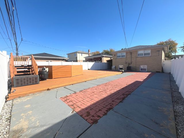 7934 S KOMENSKY Avenue, Chicago, IL 60652