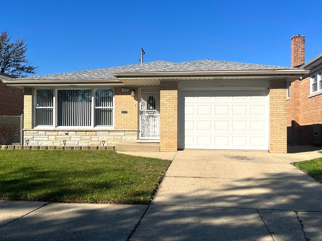 7934 S KOMENSKY Avenue, Chicago, IL 60652
