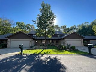 1445 Winterberry Ct 2B, Hermitage, PA 16148
