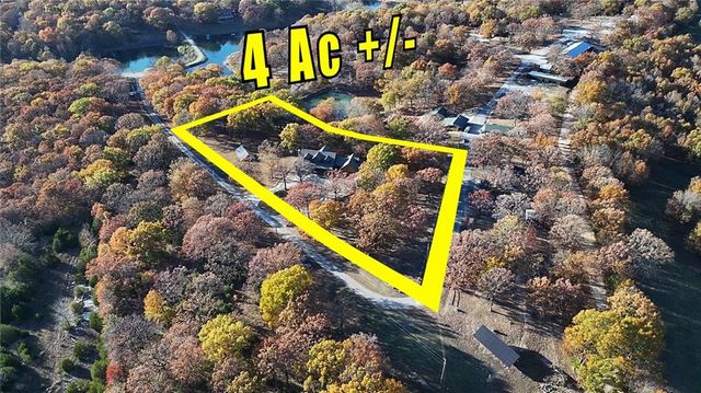 30611 Stonehaven Drive, Warsaw, MO 65355