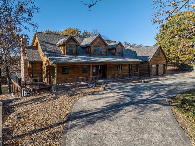 30611 Stonehaven Drive, Warsaw, MO 65355