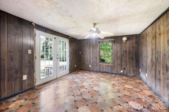 86 Sterling Drive, Mills River, NC 28759