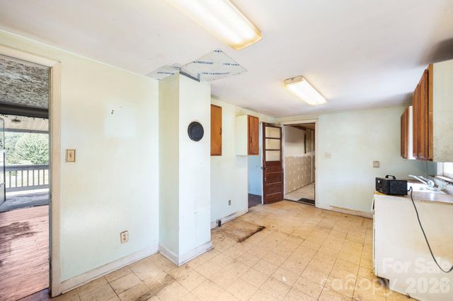 86 Sterling Drive, Mills River, NC 28759